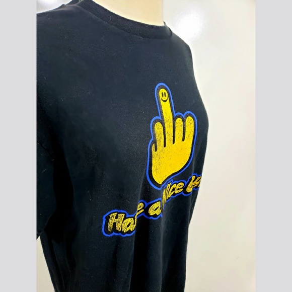 Short Sleeve Graphic Tee size M - Picture 2 of 3